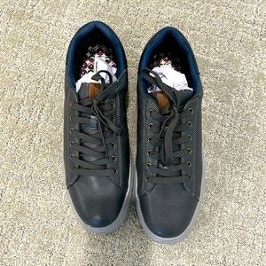 BNIB Ben Sherman lace up loafer